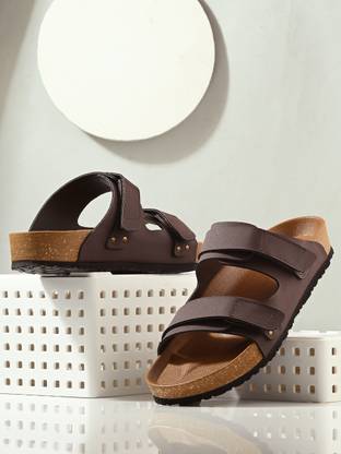 UNDERROUTE Men Sandals