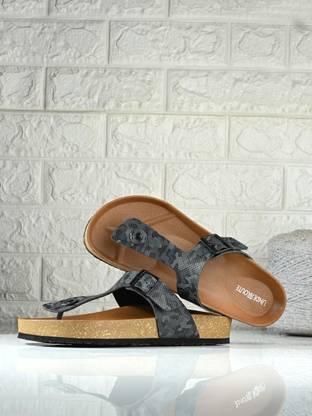 UNDERROUTE Men Sandals