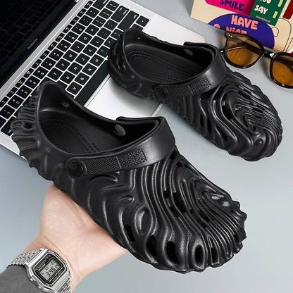 TR Men Clogs