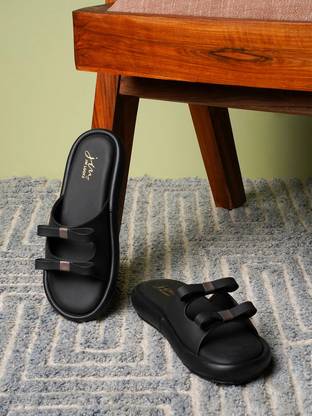 jm looks Women Flats