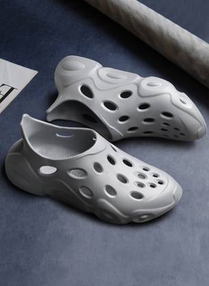 TOE CANDY Men Clogs