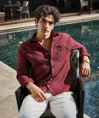 CAMPUS SUTRA Men Solid Casual Red Shirt