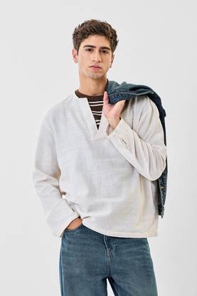 Snitch Men Solid Casual White Shirt