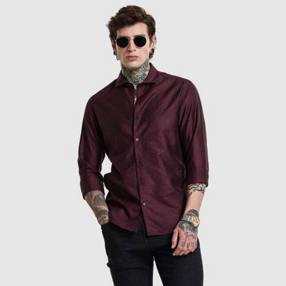 Snitch Men Solid Casual Maroon Shirt