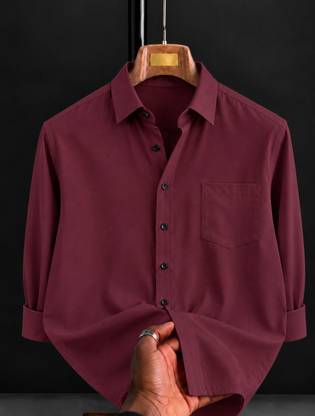 Men Regular Fit Solid Spread Collar Casual Shirt