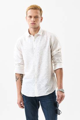 Snitch Men Geometric Print Casual White Shirt