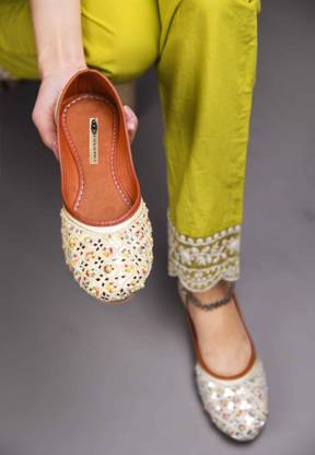 Divastri Jutis For Women
