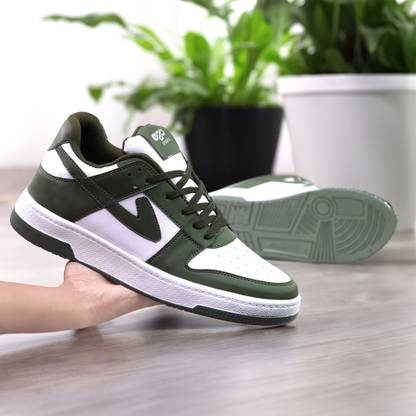 ROASTER Light weight classy sneakers shoes for men Sneakers For Men