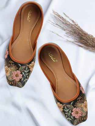 albela Ethnnic Embroidred Juti And Mojari Jutis For Women