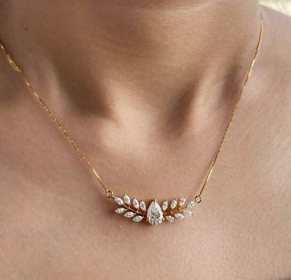 CLONEO Attractive Design Pendant with Chain Necklace Gold-plated Alloy