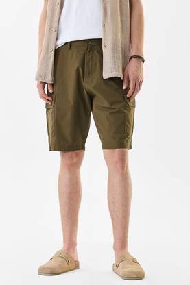 Snitch Solid Men Green Cargo Shorts