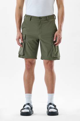 Snitch Solid Men Green Cargo Shorts