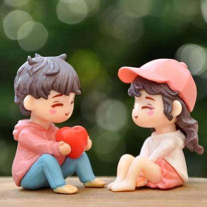 Festivbliss Romantic Couple Miniature Statue Boy Giving Heart to Girl Kids Holding Heart Decorative Showpiece - 5.5 cm