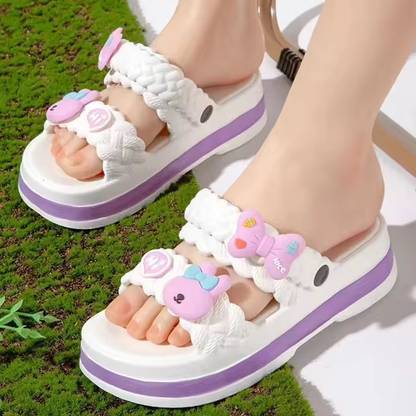 WOLVESDEN Women Slides