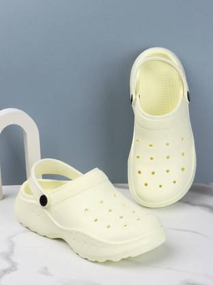 Alishtezia Women Clogs