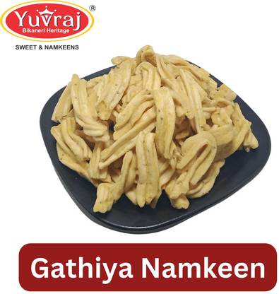 Yuvraj Food Product Gathiya Masala papdi Spicy Namkeen marwari Taste (400 gm X 2 ) pack