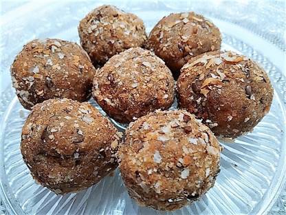 kaps foods Methi-Dink/Gond Ladoo / laddu with Halim, Alsi, Dry Coconut, Jaggery & Desi Ghee Box