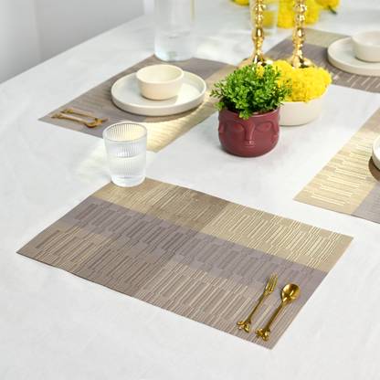 MARKET 99 Gold Table Linen Set