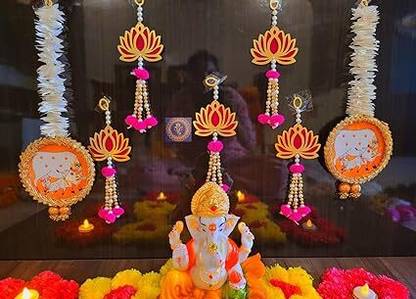 Nutts Backdrop Satup Set of (5 Cardboard Lotus String & 2 Cow Paper Gajra String) Toran