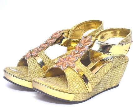 Ideal COLLECTION Girls Velcro Wedges