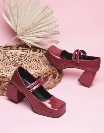 SELFIEE Girls Velcro Heels