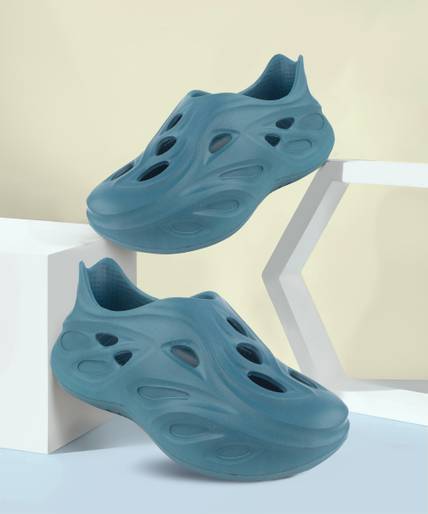 RED TAPE Girls Slip-on Clogs