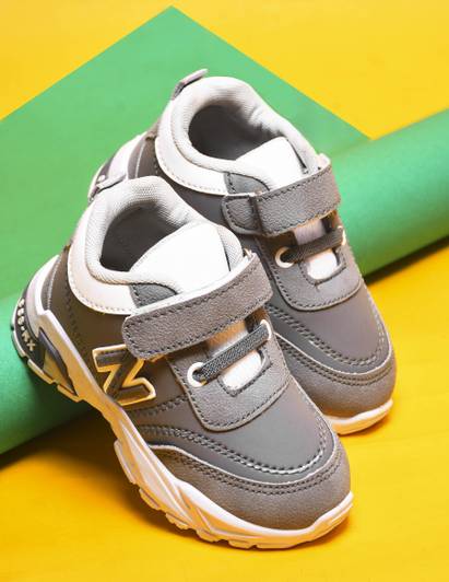 kats Boys Velcro Sneakers