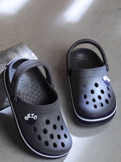 Abros Boys Strap Clogs