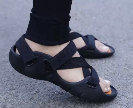 Black best sale belt slippers