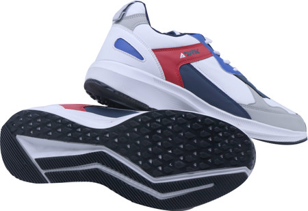Tracker sales company shoes