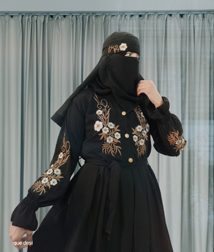 Black bell top sleeve abaya