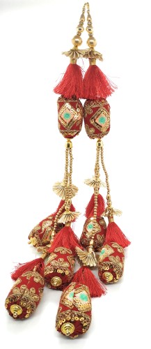 Goelx Fashion Latkan Golden 2 Pc for Saree, Dupatta, Lehenga, Blouse, Suit  & Sarees Decorations : : Clothing & Accessories