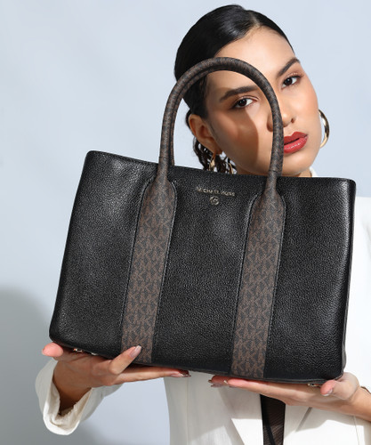 Small handbags flipkart deals