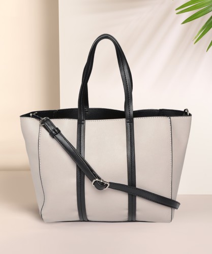 Mast and clearance harbour tote bag