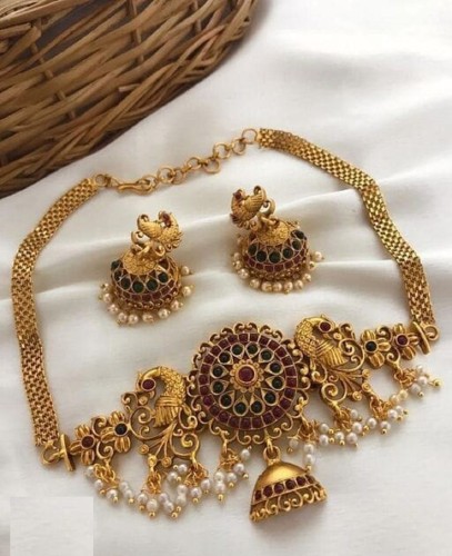 Gold earrings clearance below 5000