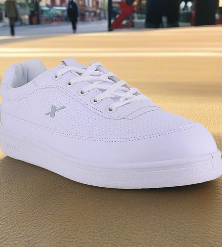 Sparx white sneakers on sale flipkart