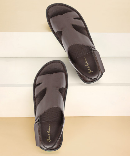 Mast and store harbour sandals