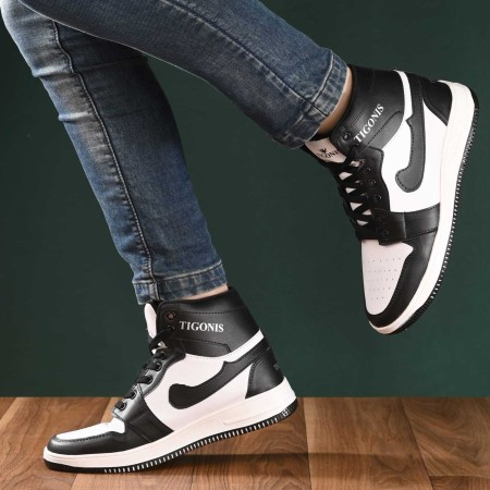 Nike sneakers hot sale with jeans