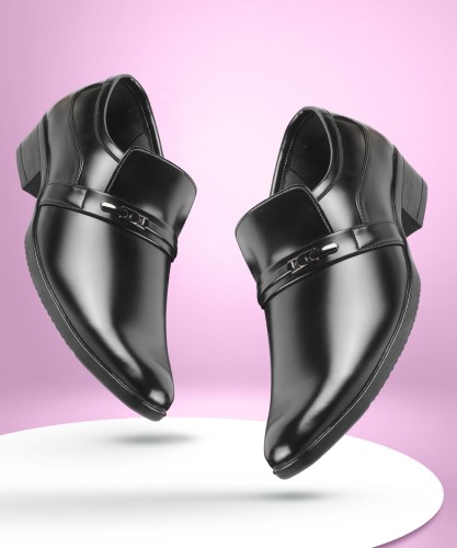 Mochi Footwear - Buy Mochi Footwear online in India