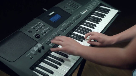 YAMAHA PSR - E453, 61 keys Keyboard along with Adapter and