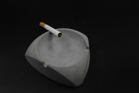 Heydecor Concrete Cigarette Ashtray, Thick Base Cement Ashtrays, Cigar  Ashtray for Indoors and Outdoors, Ash Holder Tray, Ash Tray for Home,  Office, Garden, Bars & Patio (Grey) Grey Ceramic Ashtray Price in