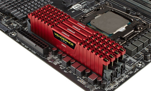 Corsair Vengeance DDR4 32 GB PC DRAM (CMK32GX4M2A2666C16R