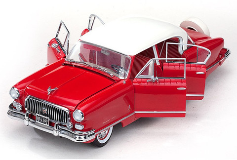 Road Signature 1952 Nash Ambassador Airflyle 1:18 Sunstar diecast