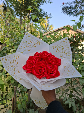 Yuri Enterprises Ribbon Rose Bouquet Red, White Rose Artificial