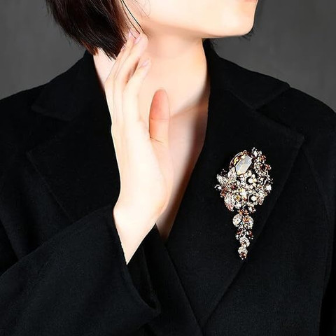 coat par lagane wala brooch
