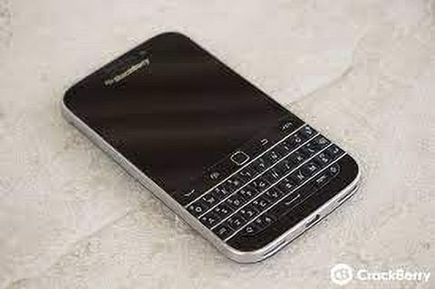 BlackBerry Classic Q20 本体のみ BlackBerry Classic Q20 (16 GB Storage, 2 GB RAM) Online at Best