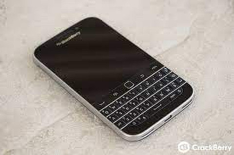 BlackBerry Classic ブラック　q20 BlackBerry Classic (Q20) ( 16 GB Storage, 2 GB RAM ) Online at