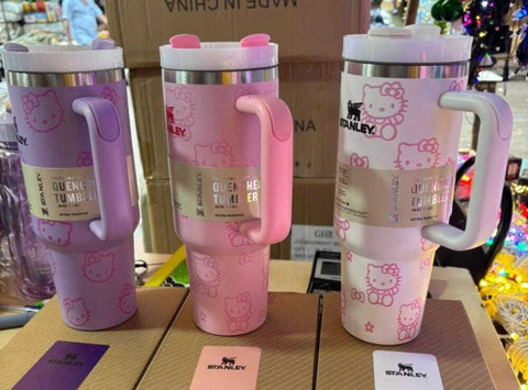 STANLEY ハローキティ Quencher H2.0 2色セット STANLEY QUENCHER H2.0 TUMBLER 2色セット 2 - メルカリ