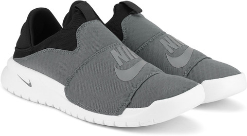 nike benassi tennis shoes