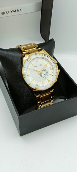 Classy-Trueです¨̮ )/ Royalex Stylish white Dial / Golden Case & Chain for Gents